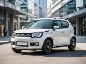 Nowoczesny Mitsubishi Colt zaparkowany na malowniczym nadmorskim wybrzeżu w świetle zachodzącego słońca.